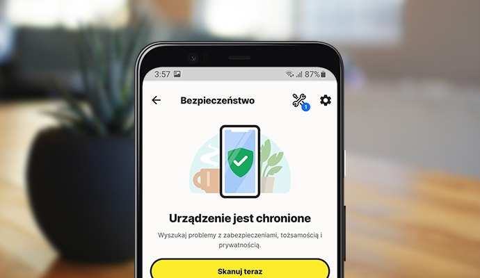 Telefon komórkowy z widoczną aplikacją Norton Mobile Security